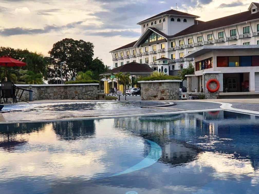 Klana Beach Resort Port Dickson Exterior photo